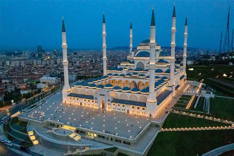 Çamlıca Mosque .